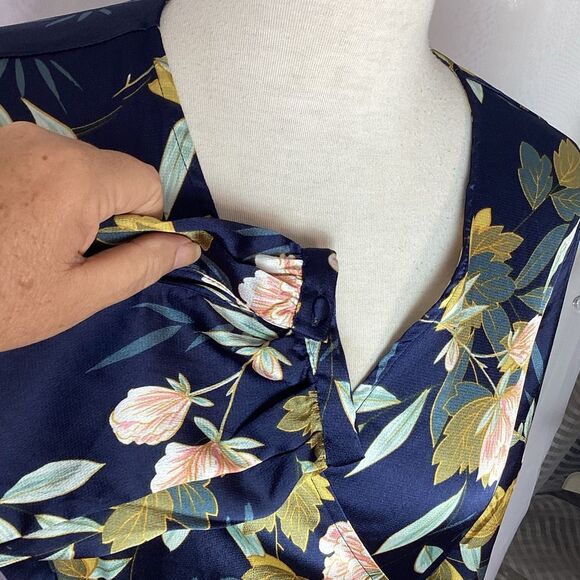 NWT Lulus Love Is Life Navy Blue Floral Print Wrap Dress Women’s Medium - Picture 7 of 14